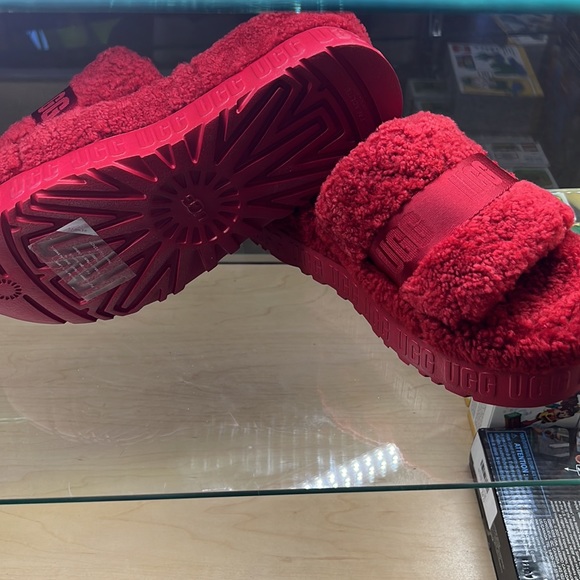 UGG fluffita red in size 8 - Picture 2 of 3